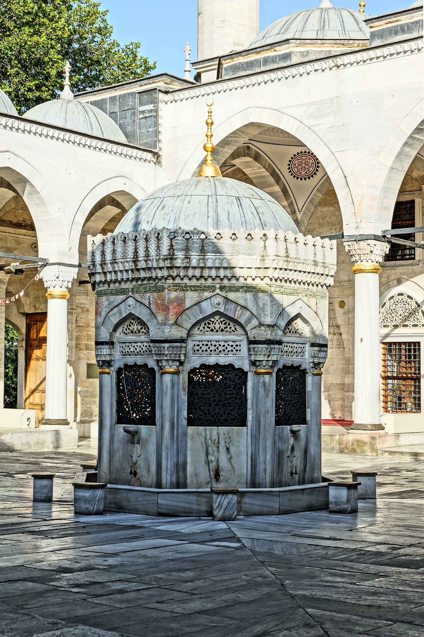 Courtyard of the Yeni Valide Mosque in Istanbul